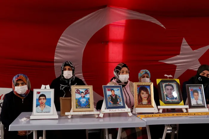 Evlat nöbetindeki aileden Kılıçdaroğlu'na tokat gibi sözler: Cumhurbaşkanına laf söyleyeceğine ailelerin yanında ol - 2