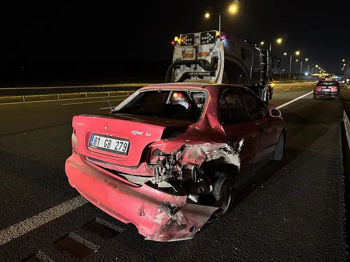 1742181594463.jpeg Saat 23.30 sıralarında yaşanan kazada 2'si çocuk 5 kişi yaralandı. (AA)