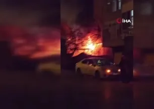 Sultanbeyli’de kaporta dükkkanında yangın