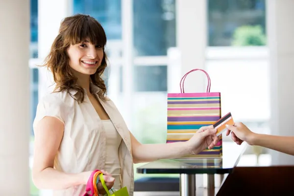 Banka ve kredi kartıyla yapılan işlemler devam ediyor! Kredi kartıyla 2 haftada 368.8 milyar TL harcama