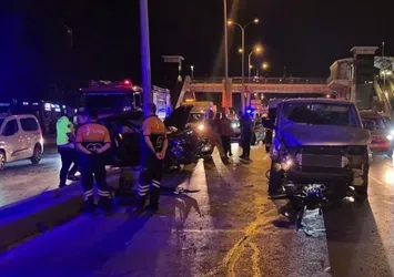 Beylikdüzü’nde makas atan sürücü direğe çarptı: 1 yaralı