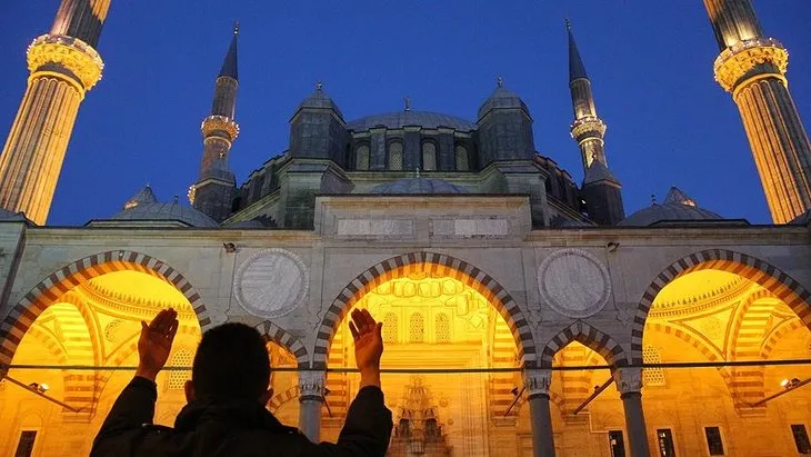 Akşam ezanı saat kaçta? 24 Nisan İstanbul, Ankara, İzmir iftar saati kaçta? Akşam namazı nasıl kılınır?
