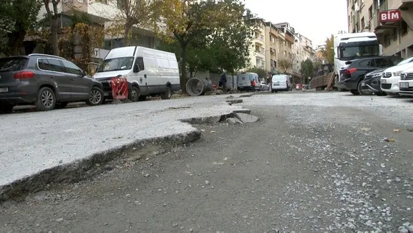 1701605296646.jpeg CHP'li İBB yine vatandaşı isyan ettirdi! 3 aydır bitmeyen çalışma! Bölgeyi lağım bastı sokaklar mayın tarlasına döndü - 4