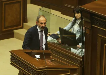 Ermenistan'da Paşinya başbakan seçildi