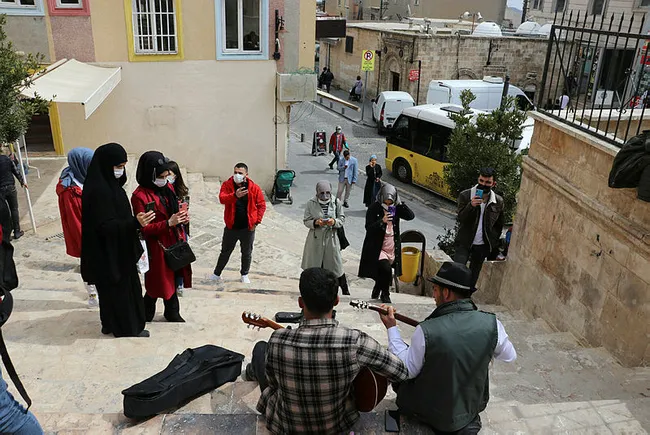 Mardin’de kısıtlamasız hafta sonu! Tarihi mekanlar doldu