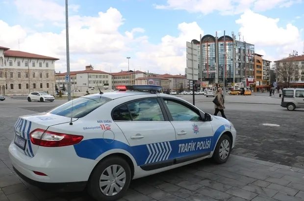 Coronavirüsle ilgili anonslarda "Sıcak hava yanıltmasın" vurgusu - 1