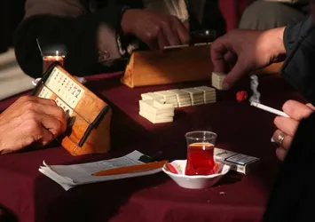 Son dakika: Kahvehanelerde oyun serbest mi? Kahvehanelerde okey, kağıt, tavla yasağı ne zaman kalkacak?