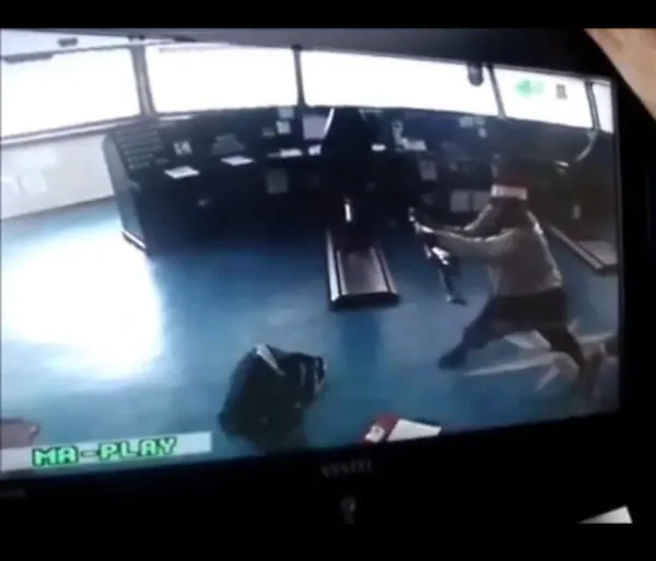 nijerya-aciklarinda-mozart-gemisine-duzenlenen-baskindan-kurtulan-3-turk-denizci-turkiyeye-getirildi-1611976708570.jpg Nijerya açıklarında Mozart gemisine düzenlenen baskından kurtulan 3 Türk denizci Türkiye'ye getirildi - 3