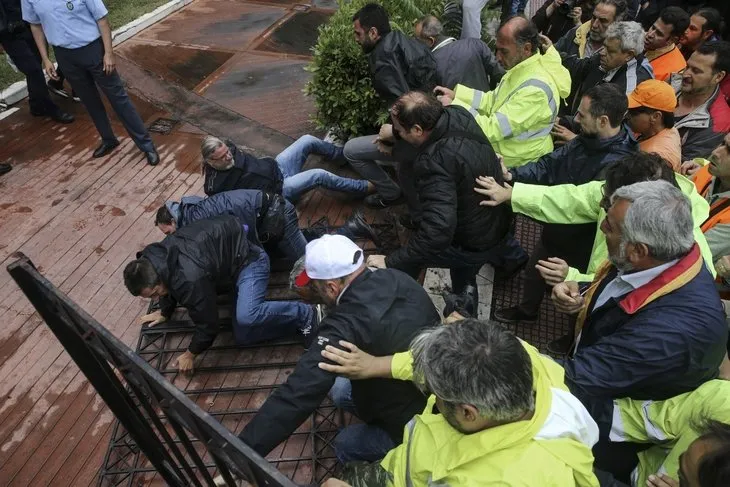 Yunanistan’da göstericiler polisle çatıştı