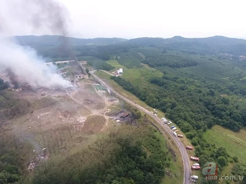 Son dakika: Sakarya Hendek'te havai fişek fabrikasında patlama! A Haber ekipleri patlama bölgesinde! İşte ilk görüntüler 10