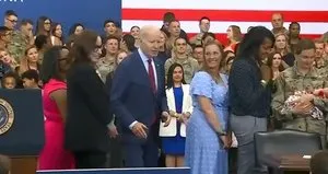 ABD Başkanı Biden’a görevliler müdahale etti