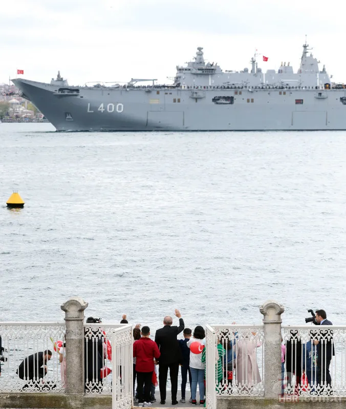 TCG Anadolu demir aldı! Başkan Erdoğan'ı selamladı! Boğaz'da tarihi anlar 14