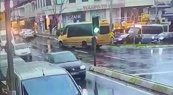 İstanbul'da yürekleri yakan kaza! Minibüs altında kalan kadının kulağı koptu - 6