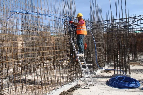 temeli-baskan-erdogan-onderliginde-atilmisti-elazigda-kalici-deprem-konutlari-yukseliyor-1684311716217.jpg Temeli Başkan Erdoğan önderliğinde atılmıştı! Elazığ’da kalıcı deprem konutları yükseliyor! - 6