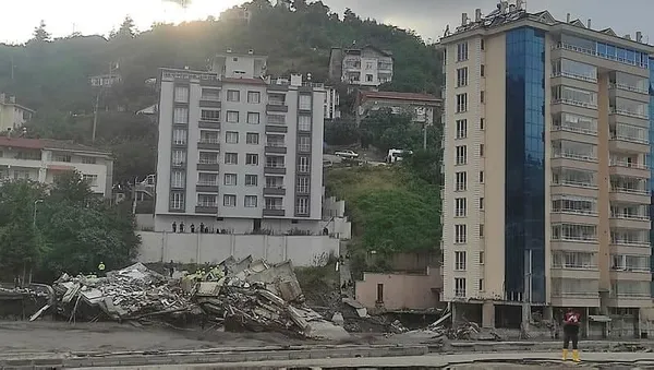 Türkiye’nin aklı Kastamonu’da! Sel anında ikizlerin yanından atılan son mesaj ortaya çıktı! İkizler enkaz altında mı?