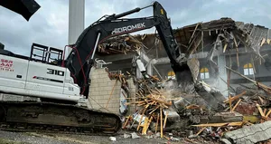 Düzce’deki hasarlı binalar yıkılıyor