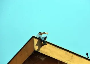 Kahramanmaraş'ta intihara kalkışan kişiye 'atla' diye bağırınca...