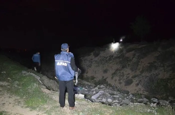 Karaman kayıp olarak aranan kız çocuğu ağılın avlusunda uyurken bulundu - 3