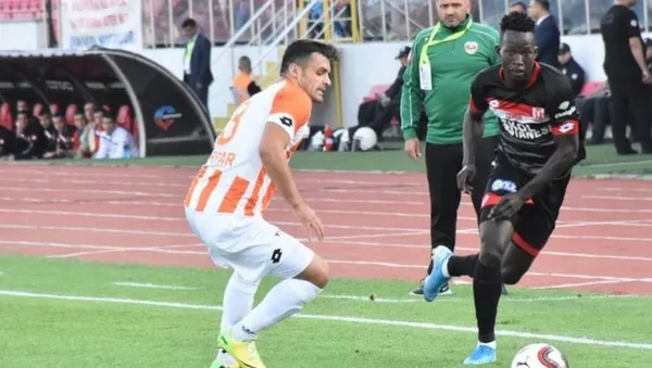 Son dakika: Trabzonspor Balıkesirspor’dan Aly Malle’yi renklerine bağladı