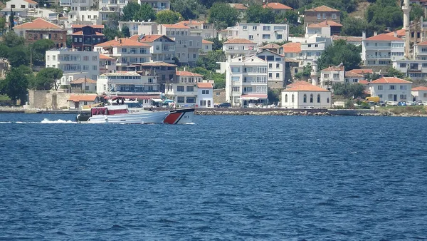 canakkale-bogazinda-gocmen-operasyonu-83-kisi-yakalandi-1688994976429.jpg Çanakkale Boğazı'nda göçmen operasyonu: 83 kişi yakalandı - 1