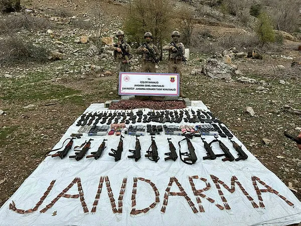 sirnakta-teror-orgutu-pkkya-ait-silah-deposu-imha-edildi-1680791743462.jpg Şırnak’ta terör örgütü PKK'ya ait silah deposu imha edildi - 1