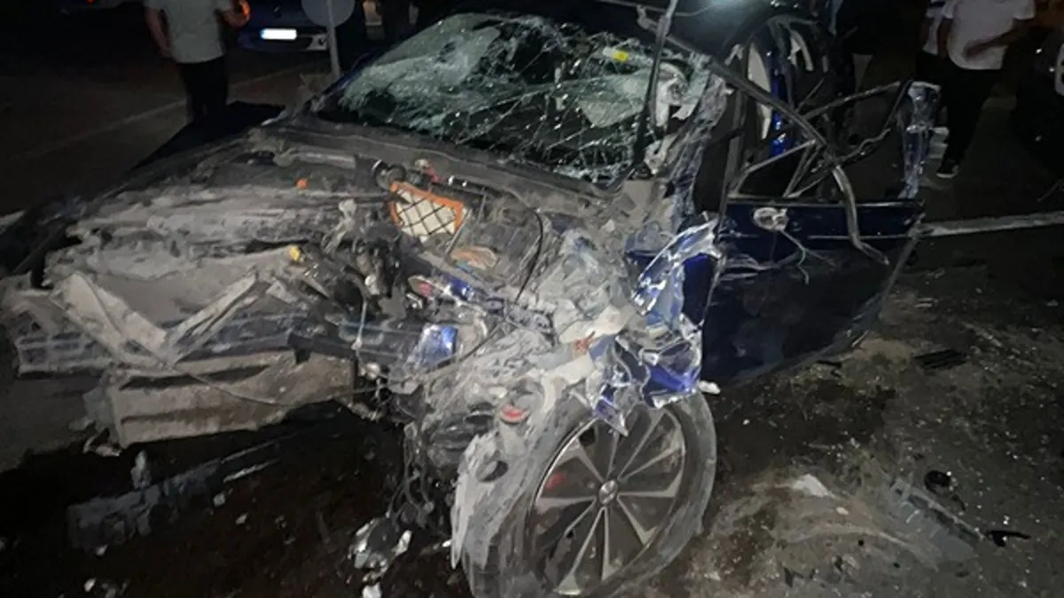 Amasya'da otomobil TIR'a çarptı: 1'i ağır 5 yaralı