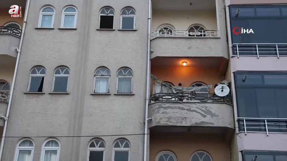 Annesinin cesediyle 1 ay yaşadı