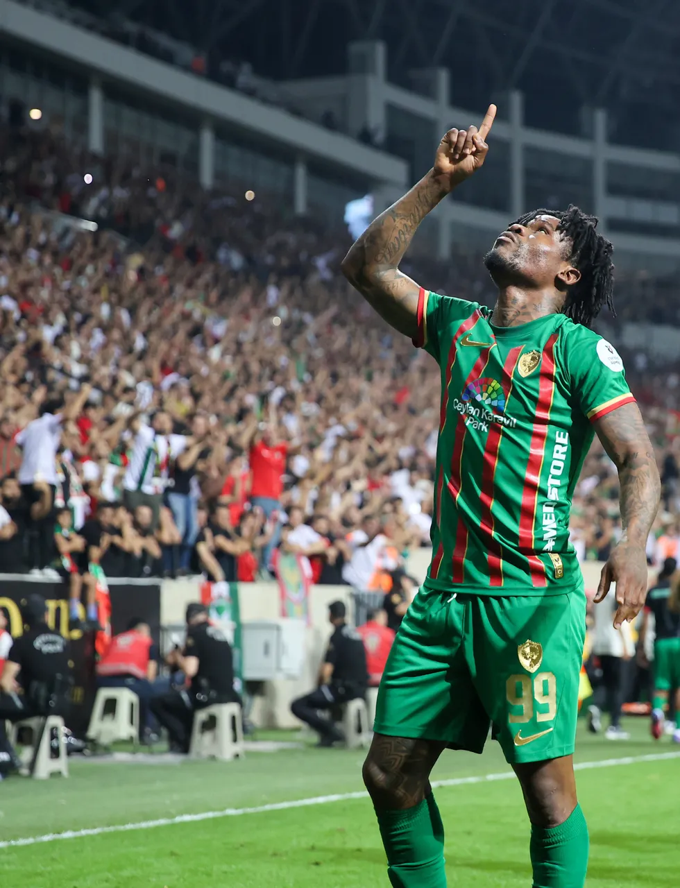 1789982673425.jpg Türkiye’de gol krallığına Nijerya damgası: Süper Lig’de Salah ve Orban, 1. Lig’de Iheanacho zirvede - 1