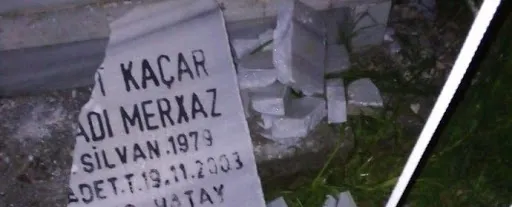 Diyarbakır’da rezalet! PKK’lı terörist Mehmet Kaçar’ın mezar taşına örgütteki kod adını yazdırmışlar