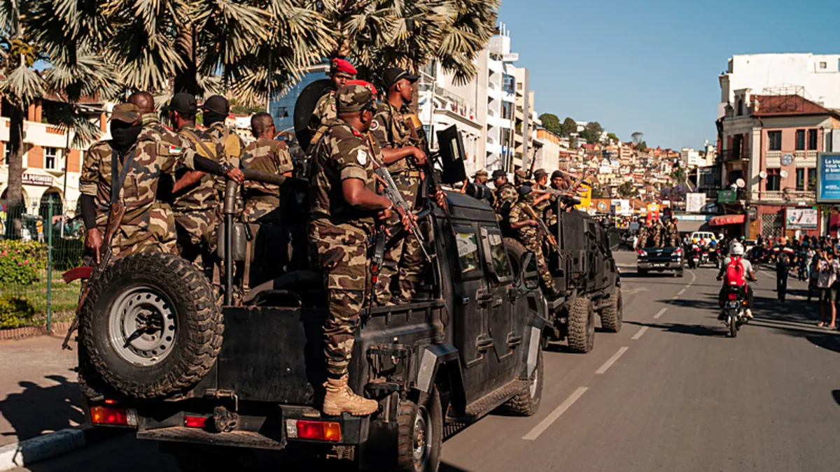Madagaskar’da askeri darbe sonrası yeni dönem: Albay Randrianirina yemin ediyor