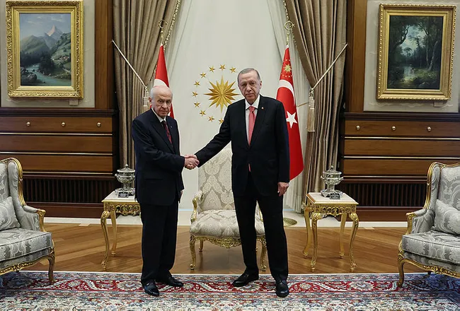 ak-parti-28-mayisa-nasil-hazirlaniyor-kulliyede-ikinci-tur-zirvesi-neler-konusuldu-1684309854714.jpg AK Parti 28 Mayıs'a nasıl hazırlanıyor? Külliye'de "ikinci tur" zirvesi! Neler konuşuldu? - 6