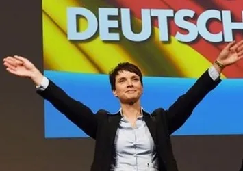 Nazistler Alman meclisine girdi
