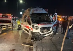 Çorum’da ambulans ile otomobil çarpıştı: 6 yaralı