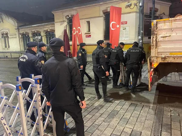İstiklal Caddesi'ndeki beton saksılar kaldırıldı! Çalışmalar sona erdi - 1