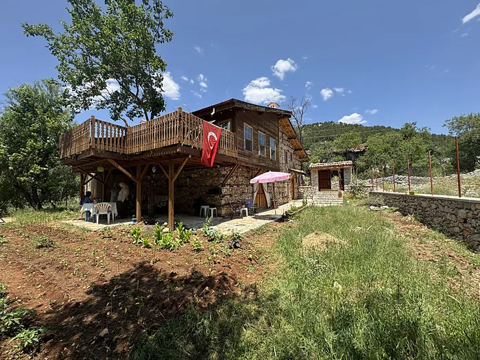 Atalarından kalan tarihi 'düğmeli evi' restore edip turizme kazandırdı - 1