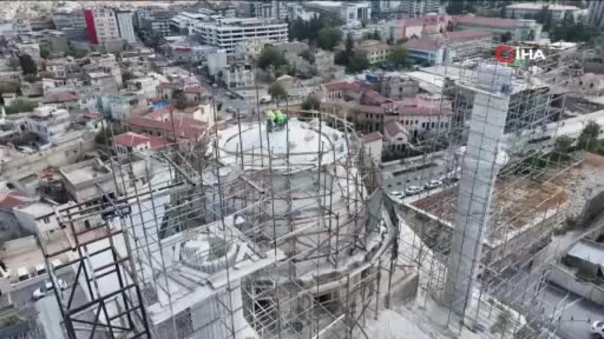 Kurtuluş Camii'nin son kilit taşı yerine yerleştirildi
