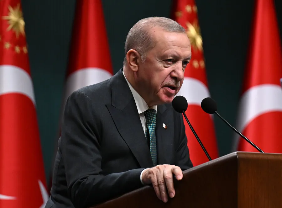 baskan-erdogandan-erken-secim-tartismalarina-net-mesaj-gundemimizde-yok-1775508655388.jpg Fotoğraf (AA)