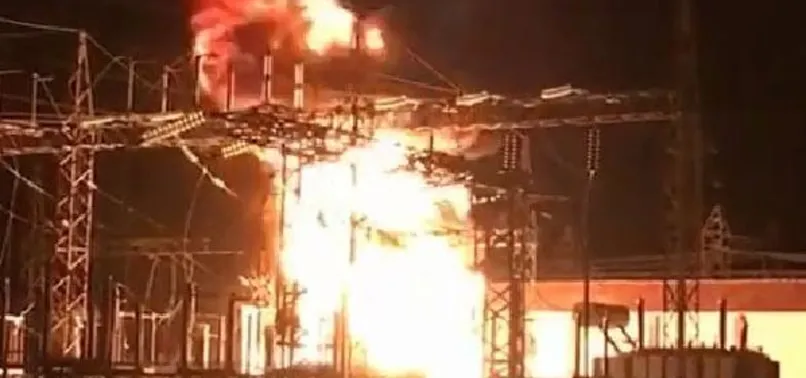 Denizli'de trafo merkezinde çıkan yangın sebebiyle 2 ilçede elektrik kesildi