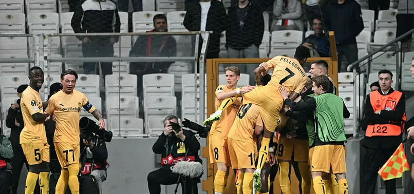 Beşiktaş taraftarından büyük protesto! Oyuncular ve Burak Yılmaz yuhalandı! Sergen Yalçın sesleri...