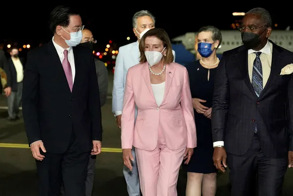 Pelosi’nin uçağı Tayvan’a iniş yaptı! ABD ile Çin arasında yüksek gerilim