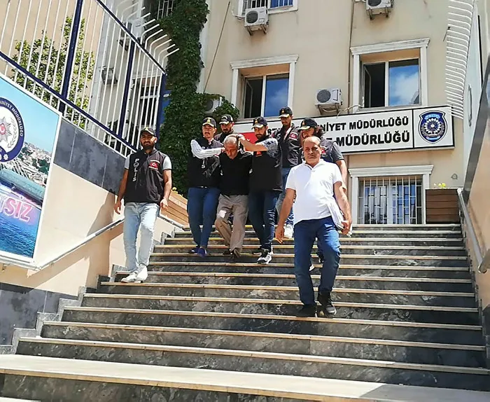 son-dakika-avukat-servet-bakirtas-ve-oznur-tufani-olduren-zanli-tutuklandi-1657212852006.jpg Son dakika: Avukat Servet Bakırtaş ve Öznur Tufan'ı öldüren zanlı tutuklandı - 2