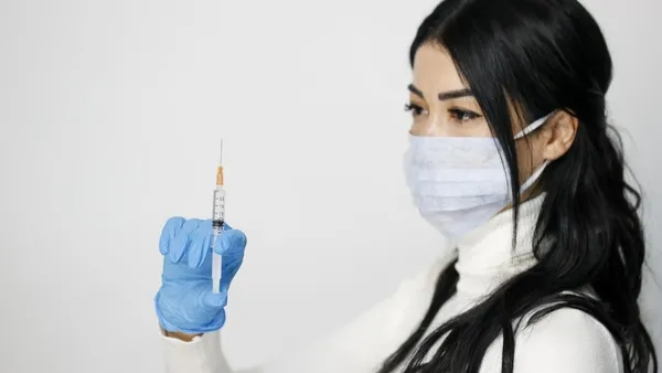 Sağlık Bakanlığından ’aşıların yan etkileri izlenmiyor’ iddialarına cevap