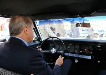 Cumhurbaşkanı Erdoğan klasik otomobil kullandı