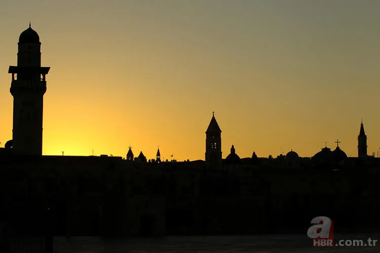 İsrail zulmü sürüyor! Mescid-i Aksa'da utanç verici anlar 18