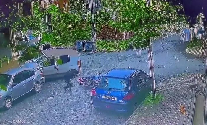 1714982652509.jpeg Hafif ticari araç vurdu! Motosikletteki 2 kişi havaya uçtu | Yer: İstanbul - 2