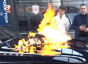 A Haber canlı yayınında arabaya yapmadığını bırakmadı! Sonunda ateşe verdi