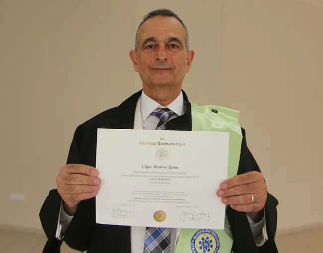 Ayağına serum bağlatıp ameliyata devam eden doktor Oğuz Basut: Benim sorumluluğumdaydı, bırakamazdım - 6
