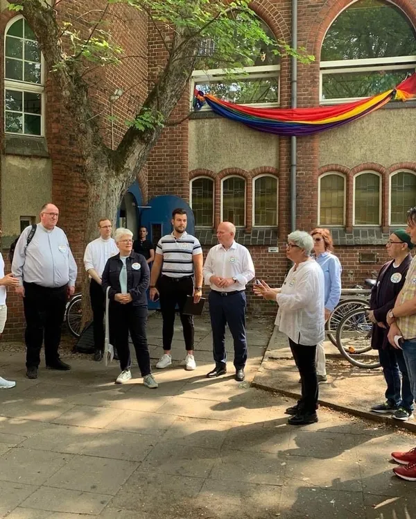 Almanya’da sözde camide LGBT bayraklı skandal! Belediye başkanından skandal paylaşım...