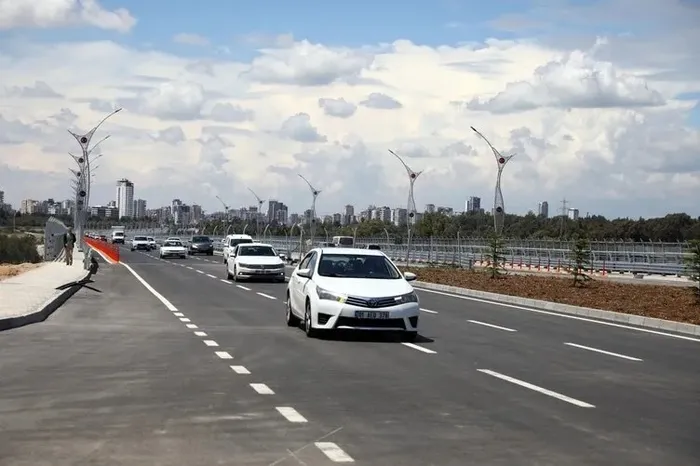 Zeydan Karalar’ın tek çivi dahi çakmadığı köprüyü hükümet bitirdi! Adana halkından Başkan Erdoğan’a büyük teşekkür: Reis en iyisini yapar