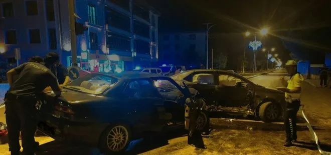 Erzincan’da feci kaza! İki otomobilin çarpıştığı kazada 6 kişi yaralandı
